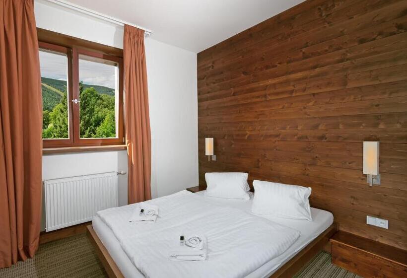 سوئیت 2 خوابه, Adam