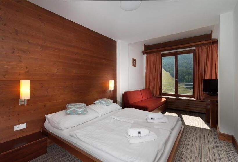 اتاق استاندارد با چشمانداز کوهستان, Adam