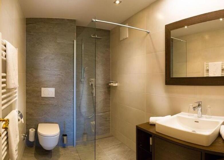 اتاق خانوادگی, Alpina