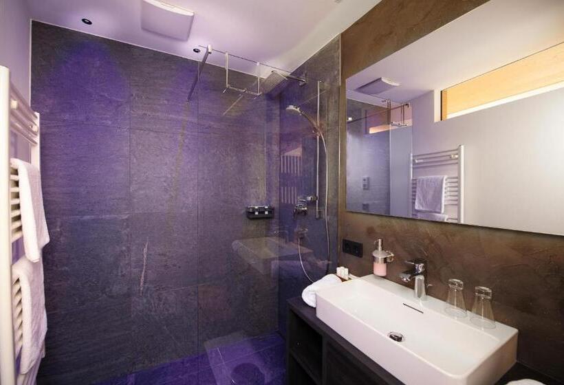 اتاق استاندارد سه نفره, Alpina