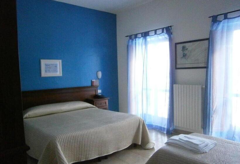 חדר סטנדרט לשלושה, Art