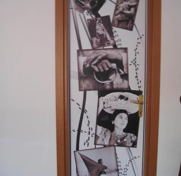 4인용 스탠다드 룸, Art