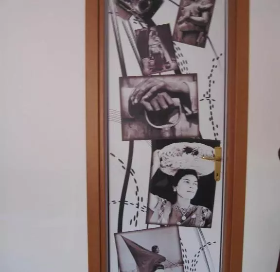 スタンダード4人部屋, Art