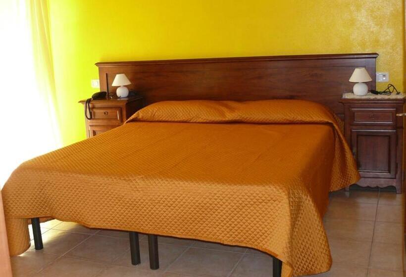 4인용 스탠다드 룸, Art