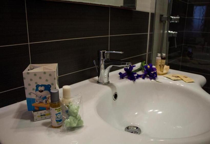 标准三人间, Divino