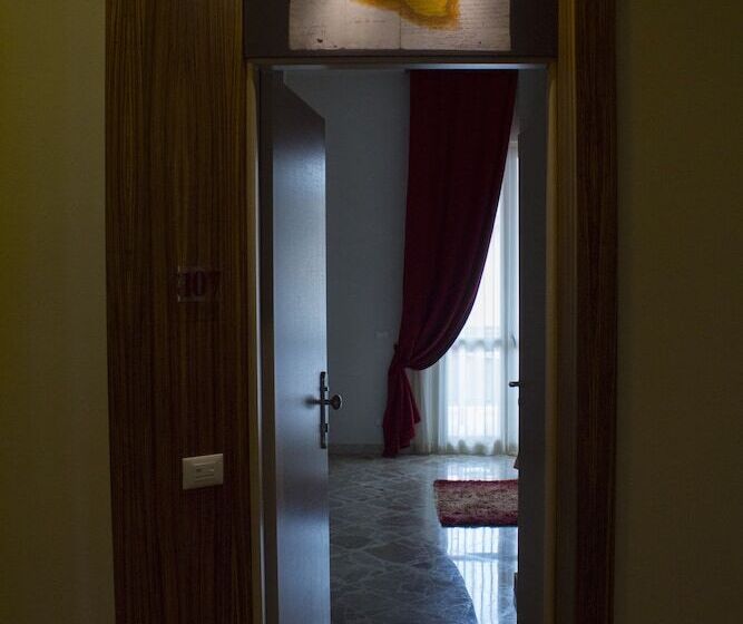 标准三人间, Divino