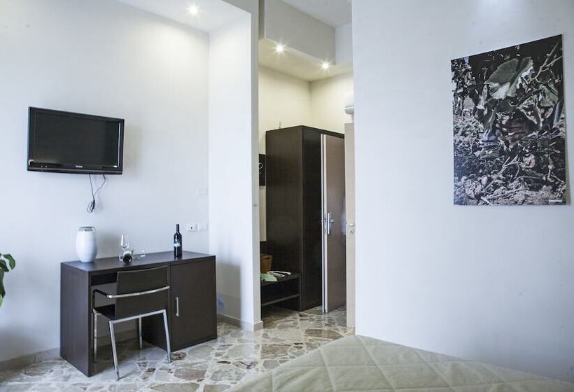 标准三人间, Divino