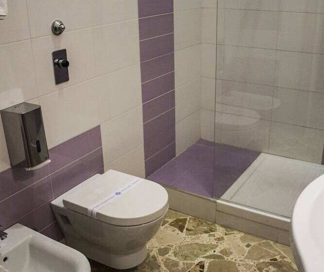 标准三人间, Divino