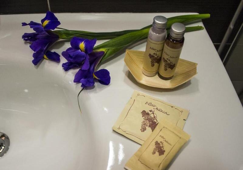 标准三人间, Divino