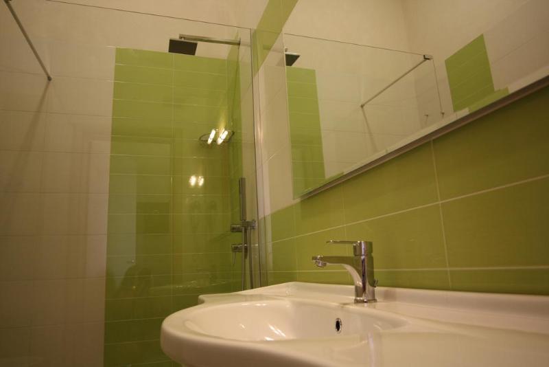 标准三人间, Divino