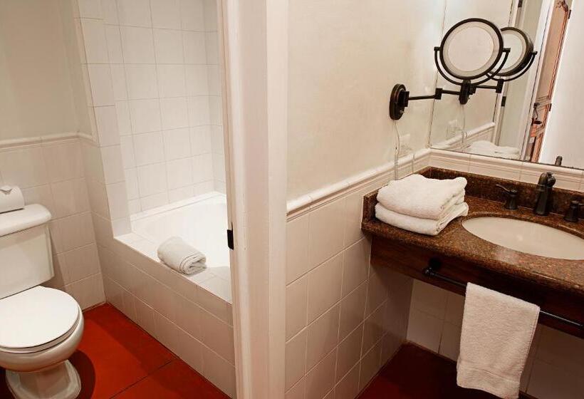 سوییت جونیور, Isla De Flores