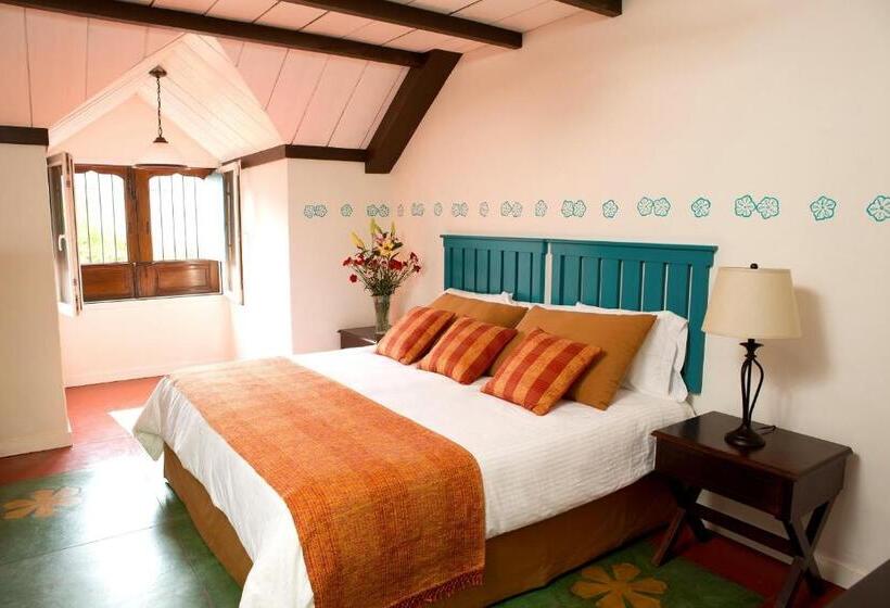 سوئیت با تخت بزرگ, Isla De Flores