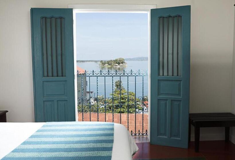 سوییت جونیور با چشمانداز دریا, Isla De Flores