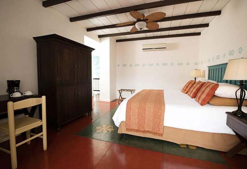 سوییت جونیور, Isla De Flores