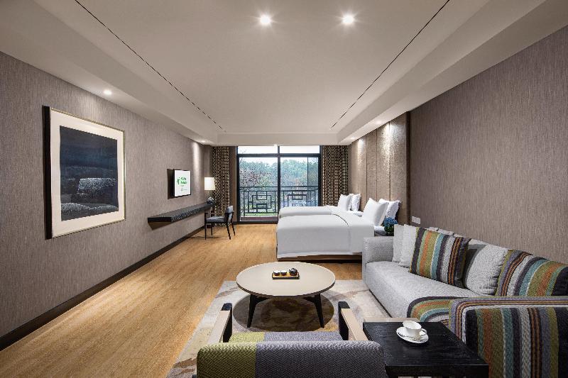 חדר אקונומי, Livemax Budget Iyomishima