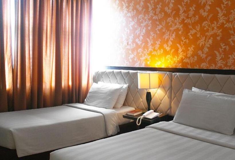 اتاق خانوادگی, Manhattan Suites Inn