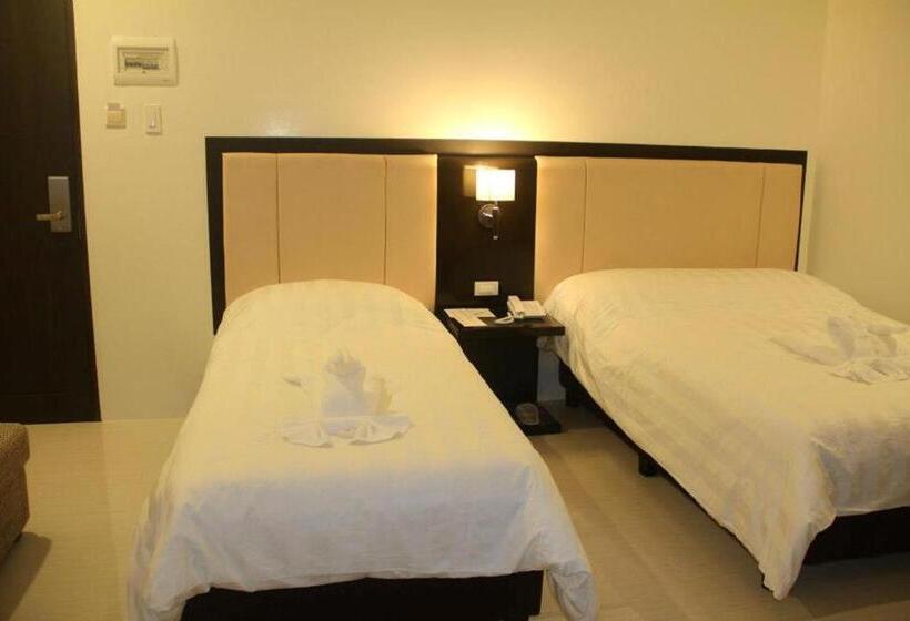 اتاق خانوادگی, Manhattan Suites Inn