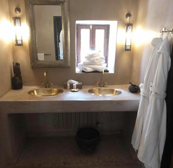 اتاق استاندارد با تراس, The Capaldi Hotel, Restaurant & Spa