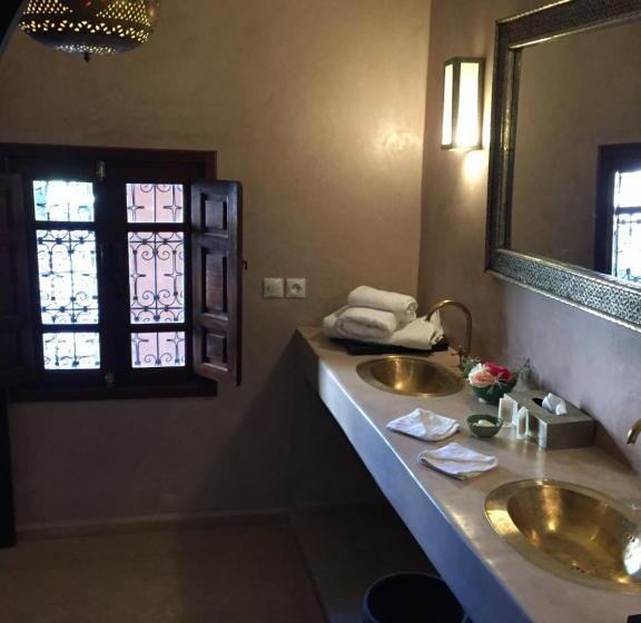 اتاق استاندارد با تراس, The Capaldi Hotel, Restaurant & Spa