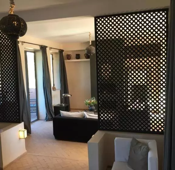 سوییت لوکس, The Capaldi Hotel, Restaurant & Spa