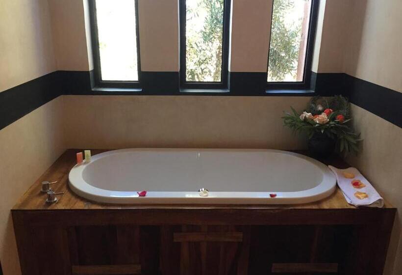 سوییت لوکس, The Capaldi Hotel, Restaurant & Spa