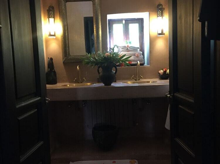 اتاق استاندارد با تراس, The Capaldi Hotel, Restaurant & Spa