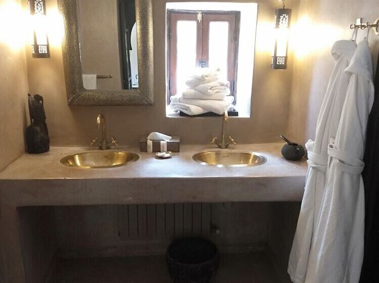 اتاق استاندارد با تراس, The Capaldi Hotel, Restaurant & Spa