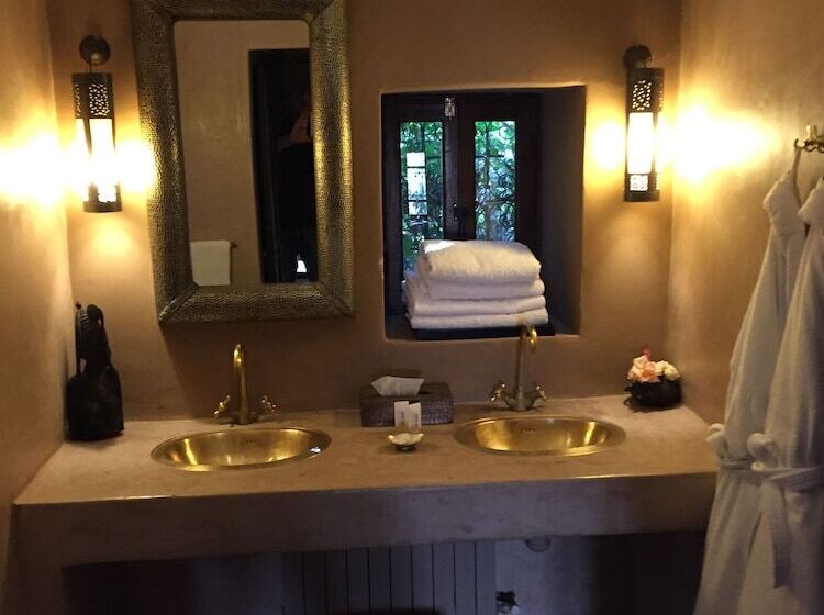 اتاق استاندارد با تراس, The Capaldi Hotel, Restaurant & Spa