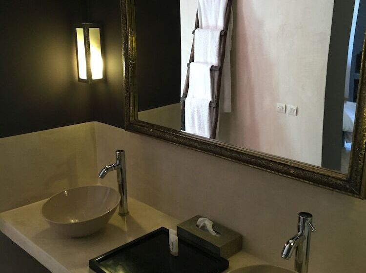 سوییت لوکس, The Capaldi Hotel, Restaurant & Spa