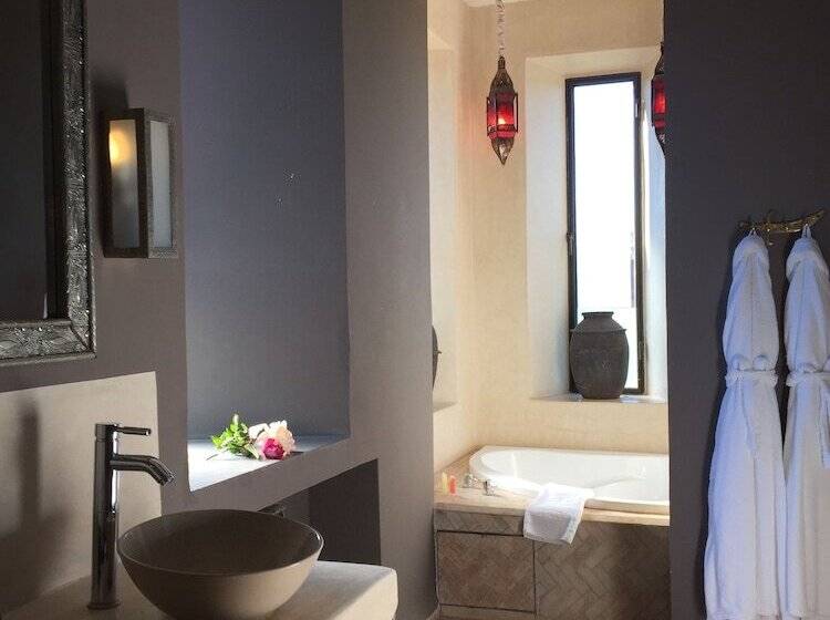 سوییت لوکس, The Capaldi Hotel, Restaurant & Spa