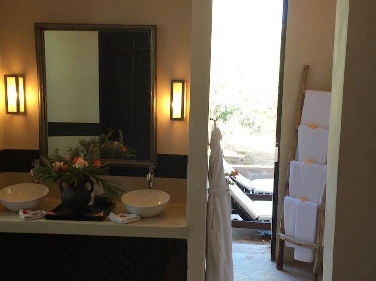 سوییت لوکس, The Capaldi Hotel, Restaurant & Spa