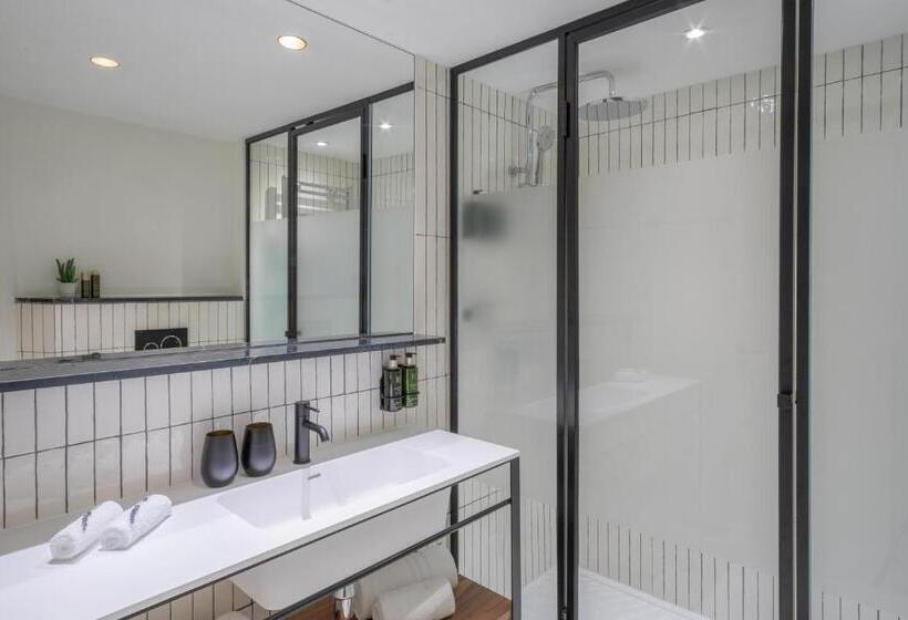 Полулюкс, The Level At Melia White House