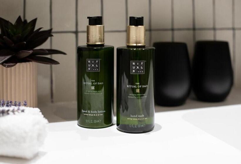 Люкс, The Level At Melia White House