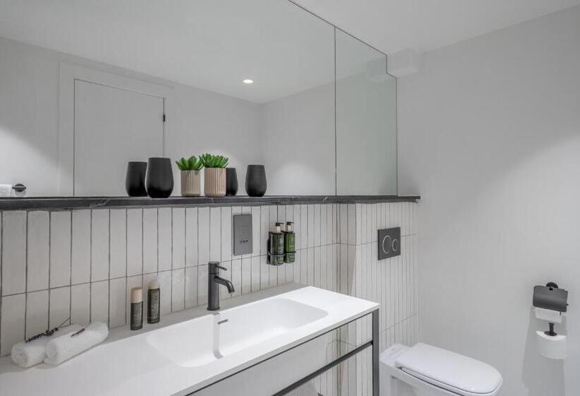 스위트, The Level At Melia White House