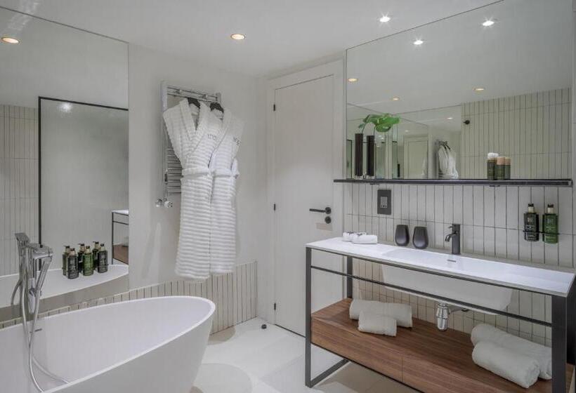 스위트, The Level At Melia White House