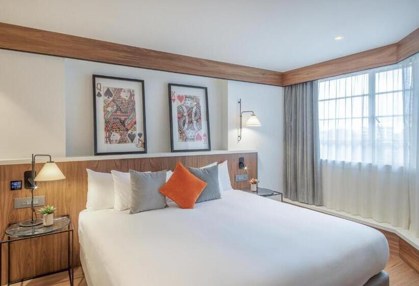 Люкс, The Level At Melia White House