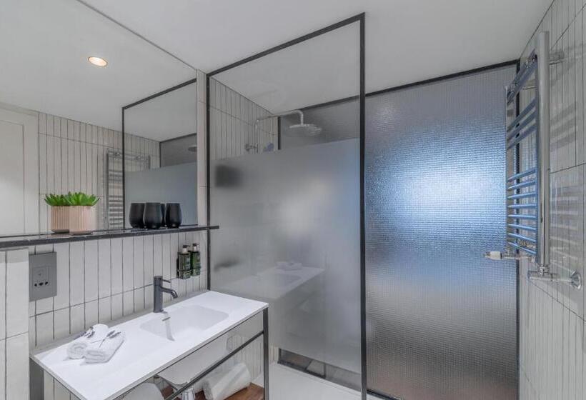 Семейный Номер, The Level At Melia White House