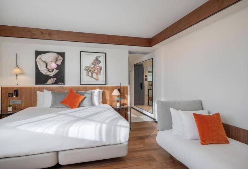 Семейный Номер, The Level At Melia White House