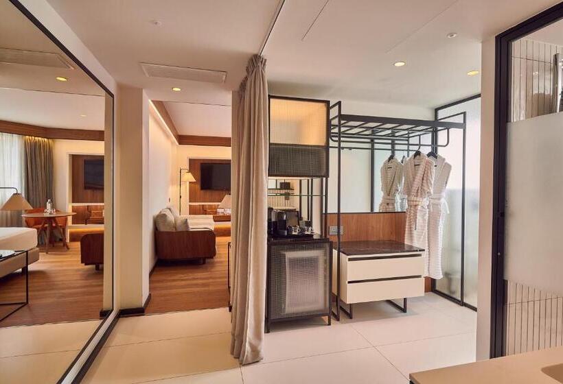 Семейный Номер, The Level At Melia White House