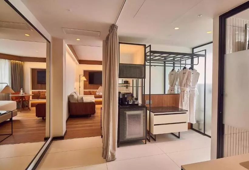 ファミリールーム, The Level At Melia White House