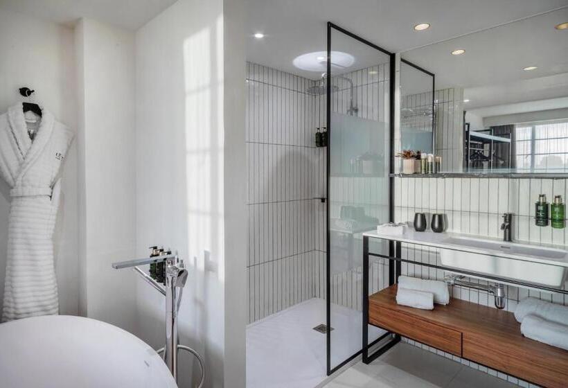 Люкс, The Level At Melia White House