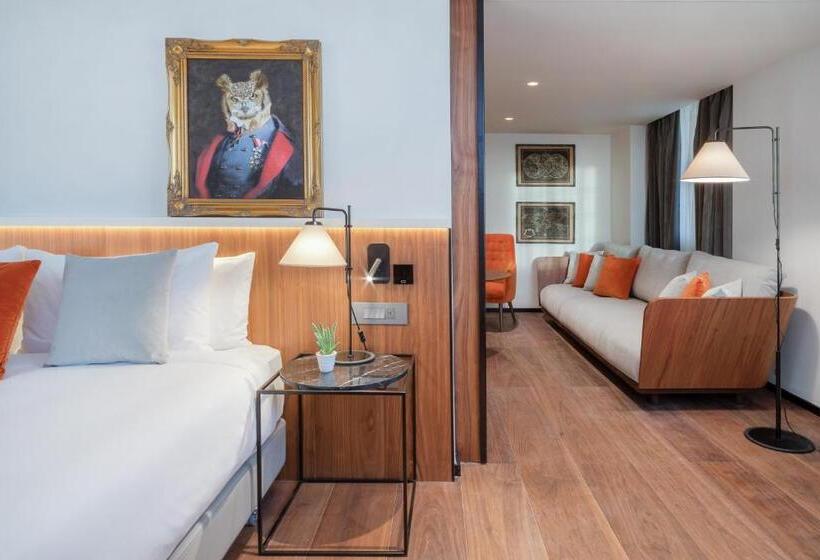 Люкс, The Level At Melia White House