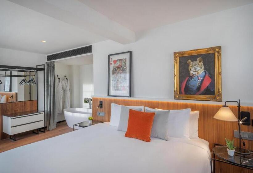 Люкс, The Level At Melia White House