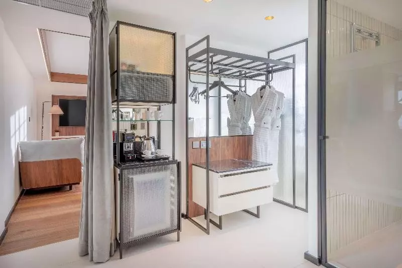 ファミリールーム, The Level At Melia White House