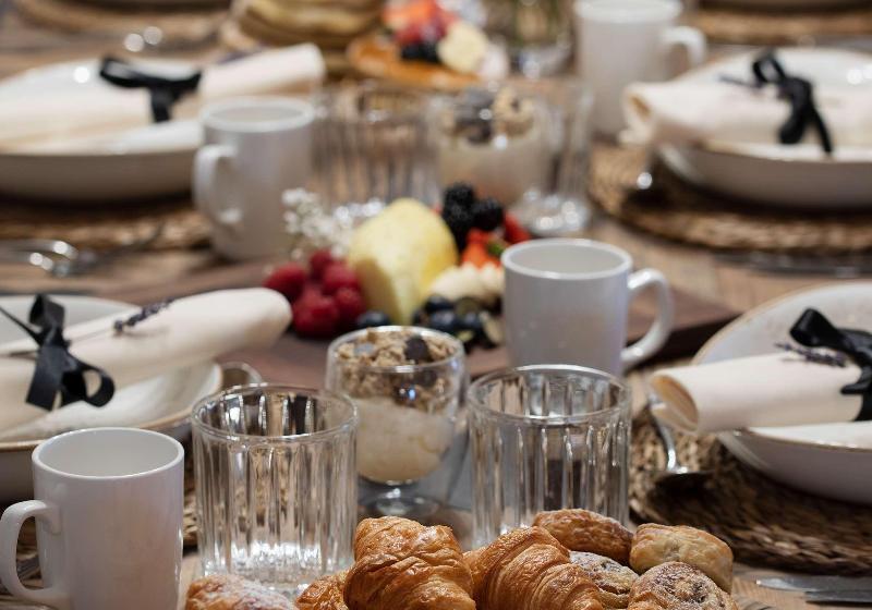 스위트, The Level At Melia White House