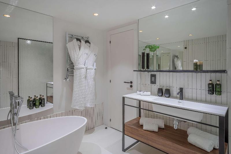 Люкс, The Level At Melia White House