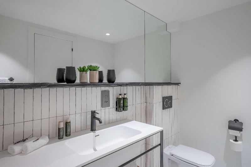 스위트, The Level At Melia White House