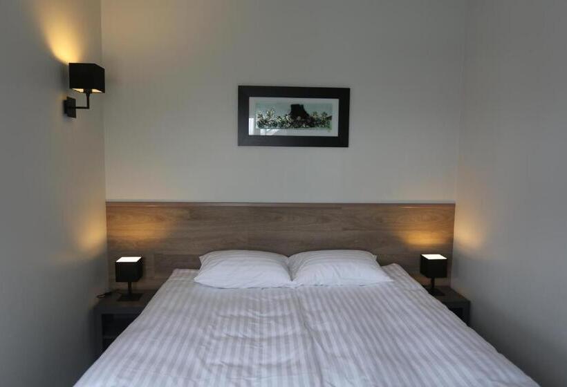 اتاق استاندارد سه نفره, Vellir