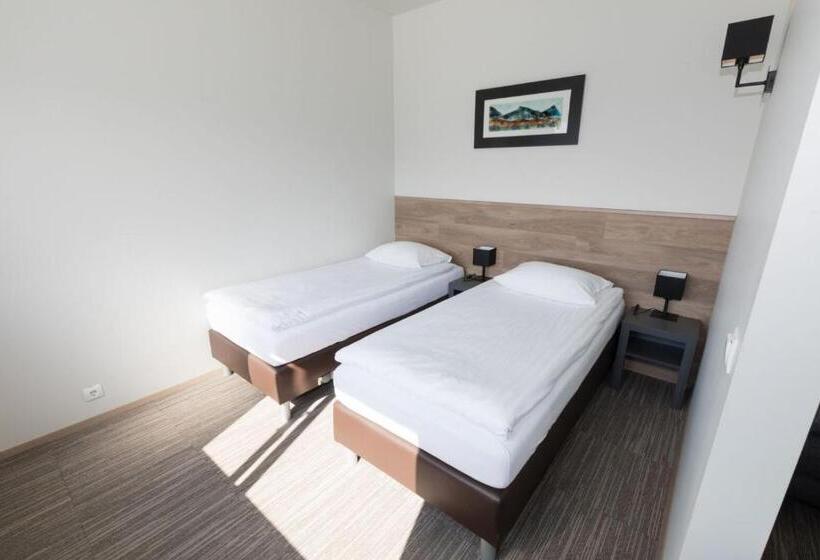 اتاق استاندارد سه نفره, Vellir