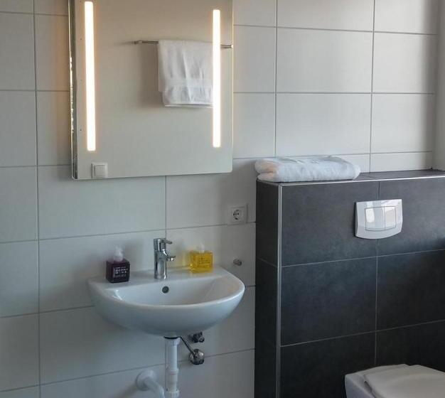 اتاق استاندارد چهار تخته, Vellir